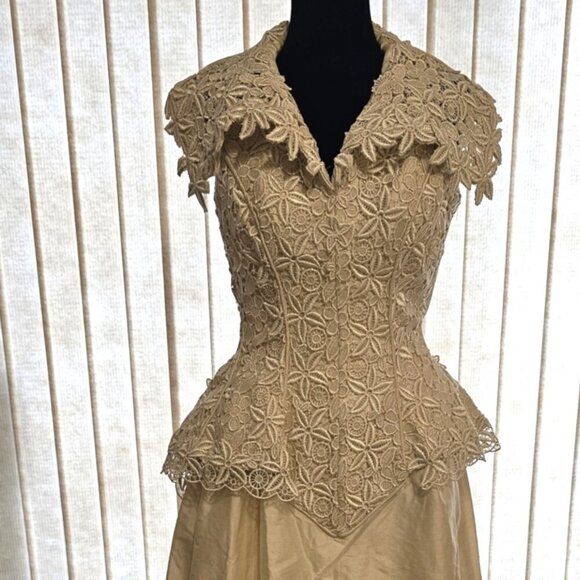 Dresses & Skirts - Vintage Embroidered Star Wedding  Dress. Size 4 NWT